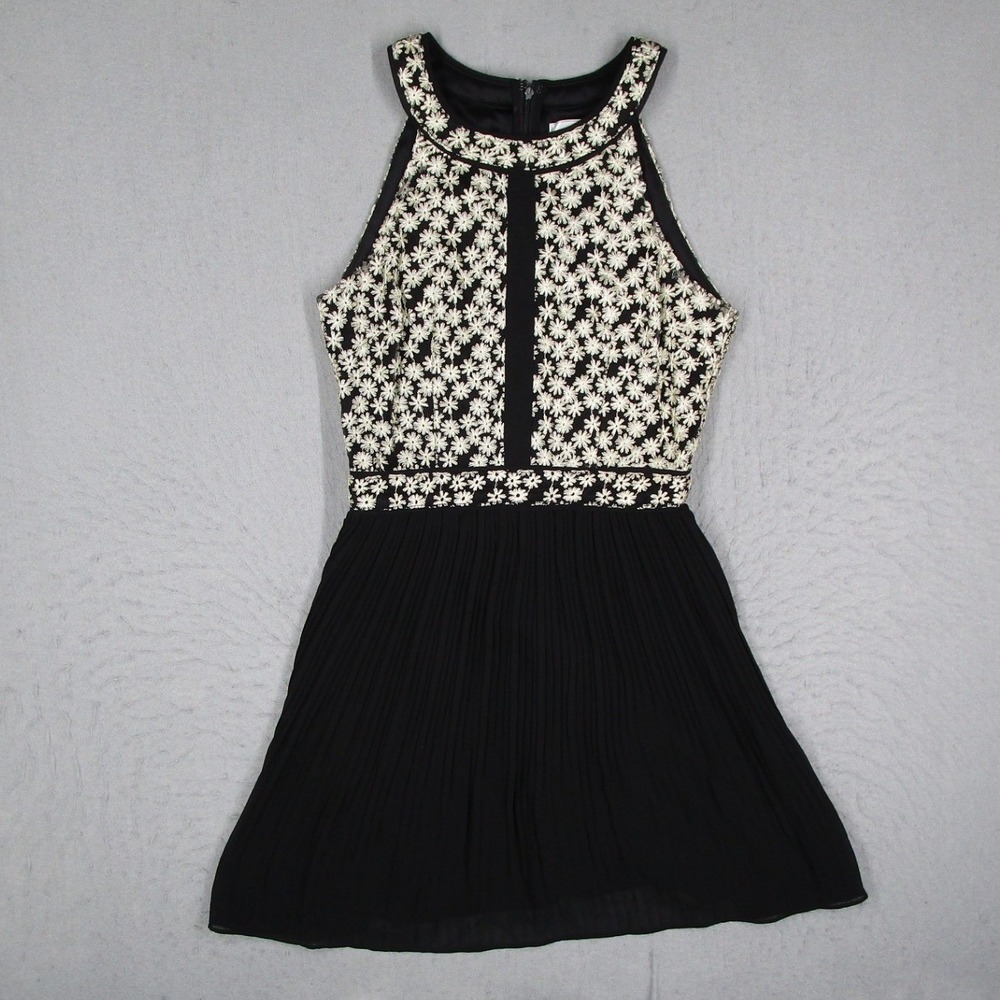 Romeo and Juliet Couture Dress Womens Medium Black Floral Embroidered Pleated